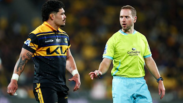 Referee Angus Gardner talks to the Hurricanes.