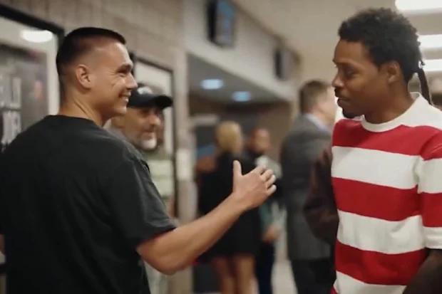 Tim Tszyu offers a handshake to Errol Spence Jr, but it is refused.