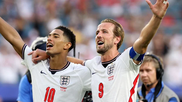 England’s two top goalscorers sing Wonderwall.