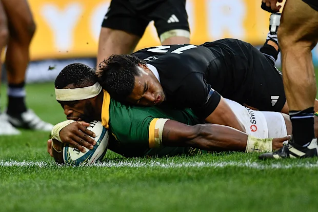 Siya Kolisi of the Springboks scores a try during the Rugby Championship match.