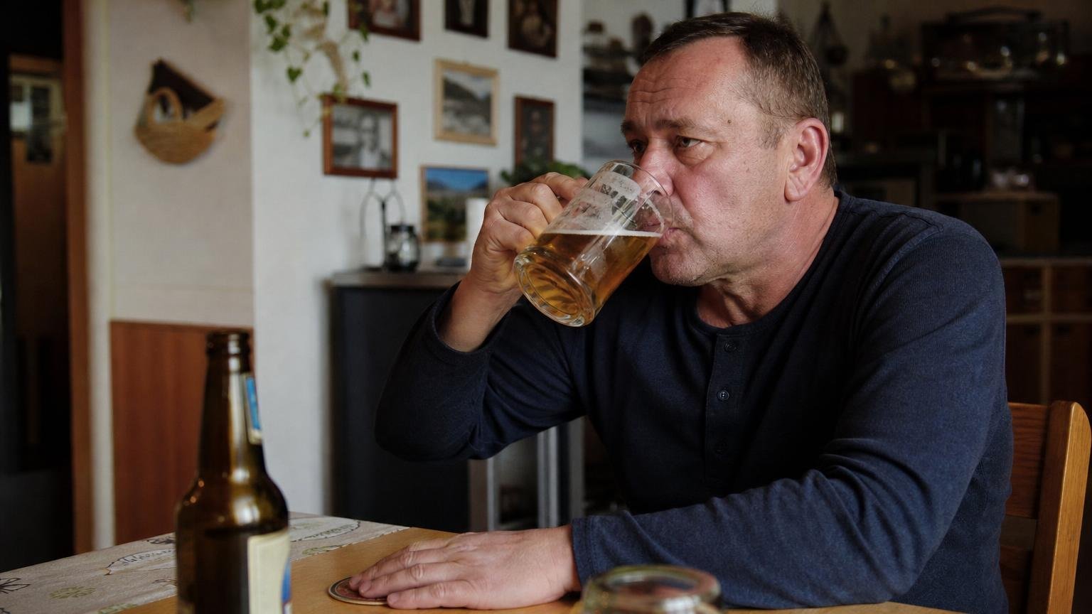Kolik piv týdně si může dovolit padesátník? Internista uvádí přesné číslo a mnoho Čechů ho překračuje