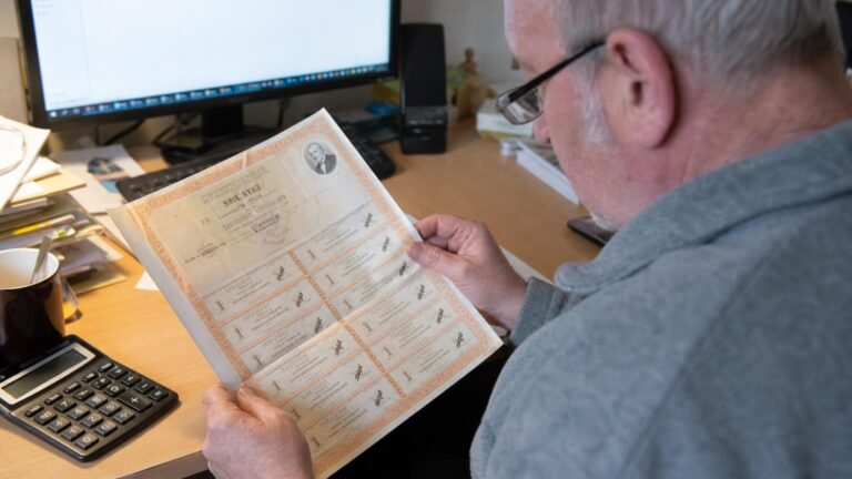 Přes 700 tisíc Čechů má u depozitáře zapomenuté akcie z kuponovky: ověřit to jde online za 90 korun